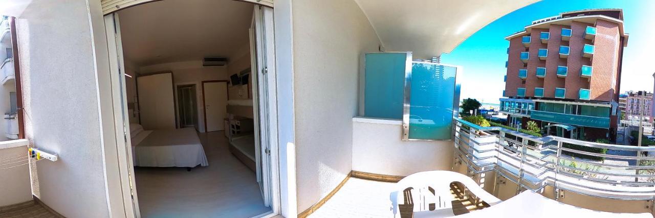 Hotel Record Riccione Exterior foto