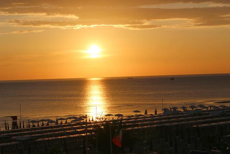 Hotel Record Riccione Exterior foto