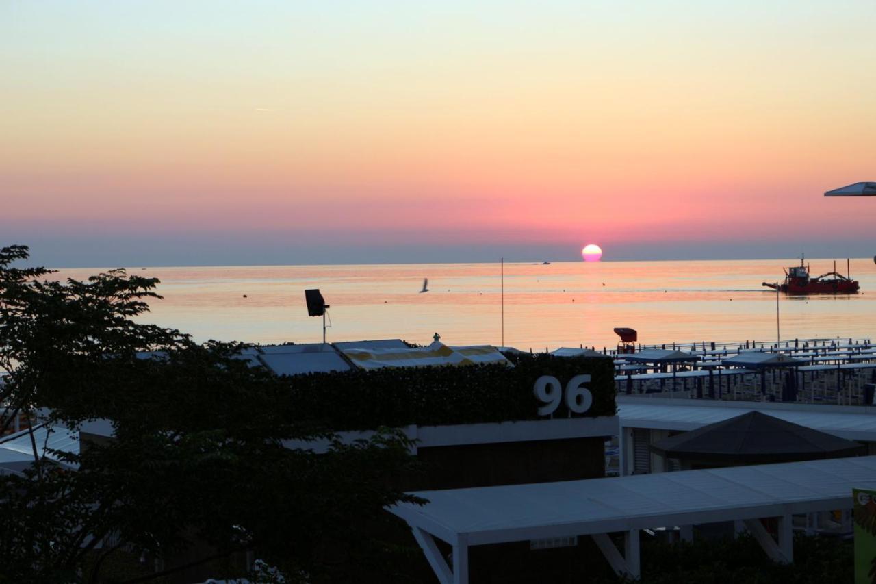 Hotel Record Riccione Exterior foto
