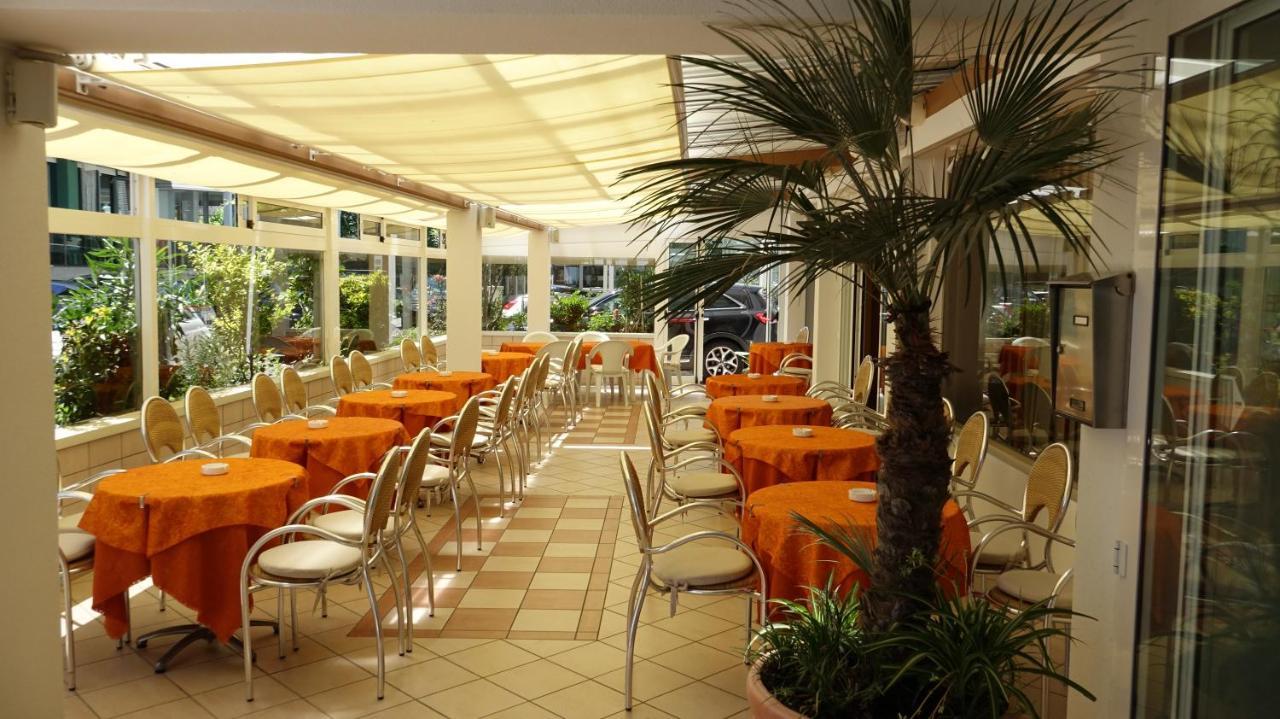 Hotel Record Riccione Exterior foto