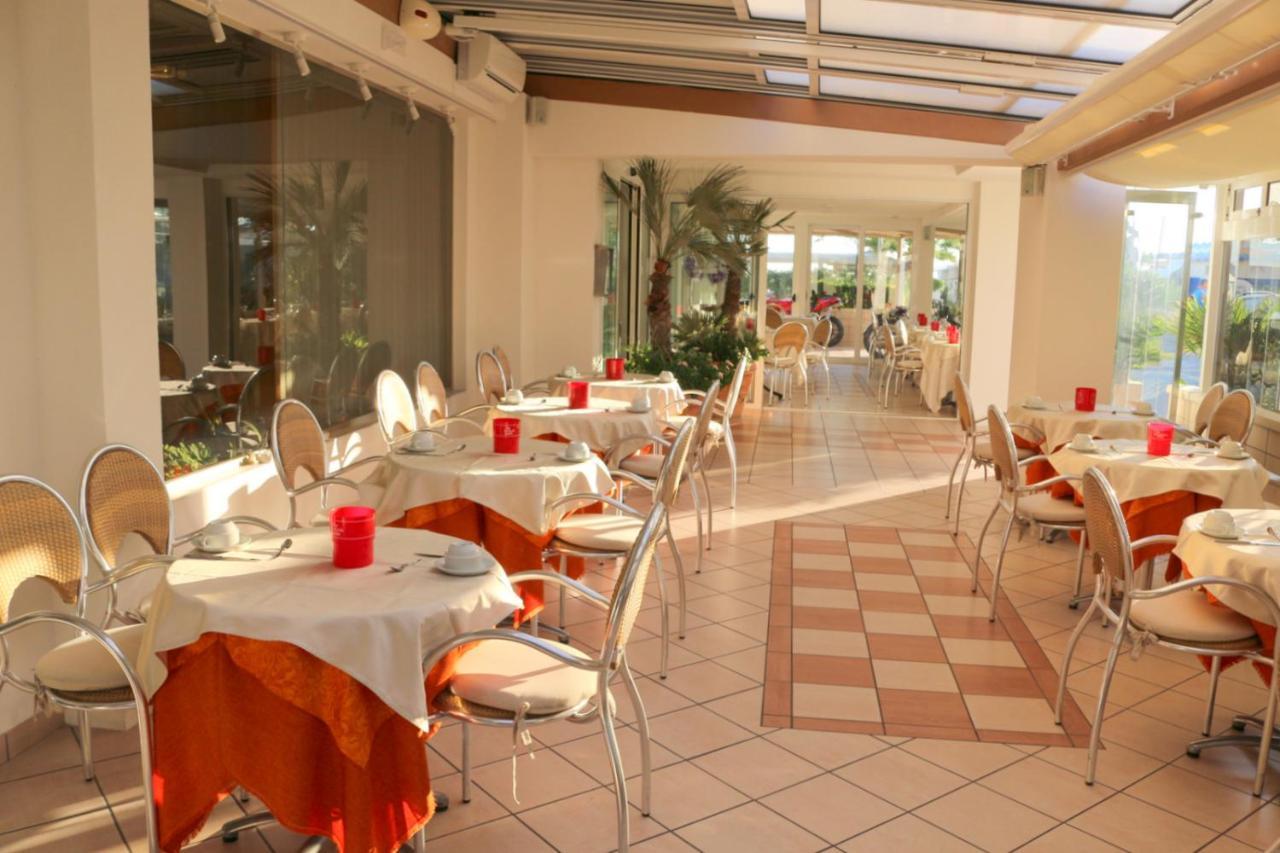 Hotel Record Riccione Exterior foto